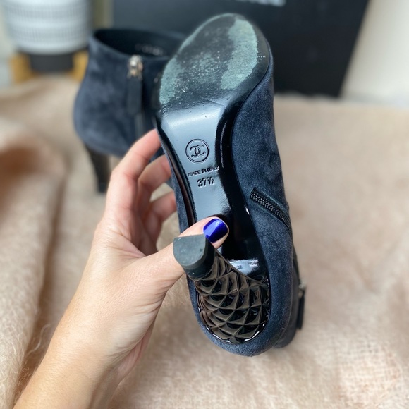 Chanel Interlocking CC Logo Short Bootie - Picture 5 of 15